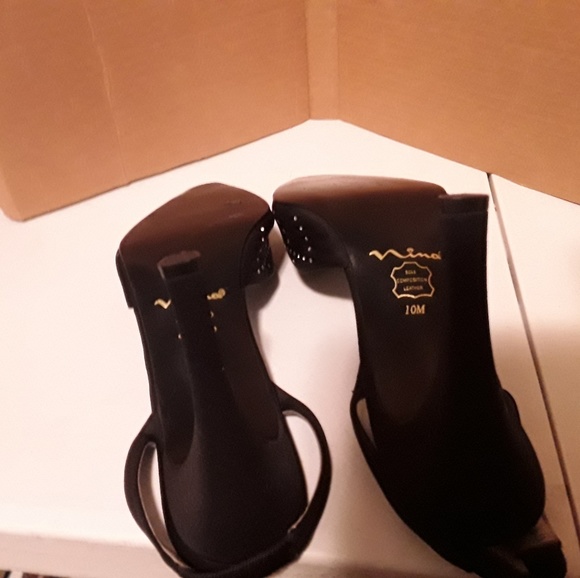 Shoes - Picture 3 of 4